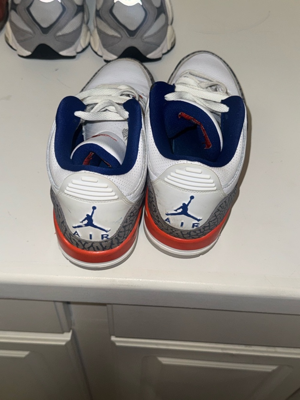 Jordan men White/Blue/Orange Retro-Inspired Basketball Sneakers